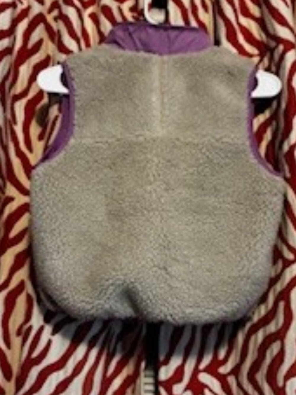 Patagpnia Retro X Fleece Childs Vest, Beige & bright purple lining, Size XS - Picture 5 of 7